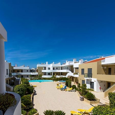 אלבור One Bedroom Apartment In Albur Village 2J מראה חיצוני תמונה