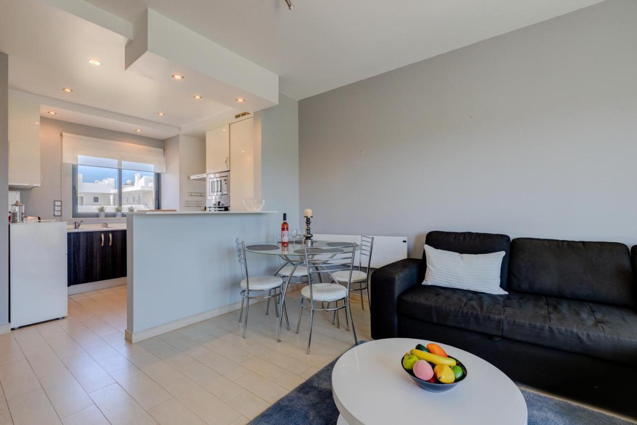 אלבור One Bedroom Apartment In Albur Village 2J מראה חיצוני תמונה