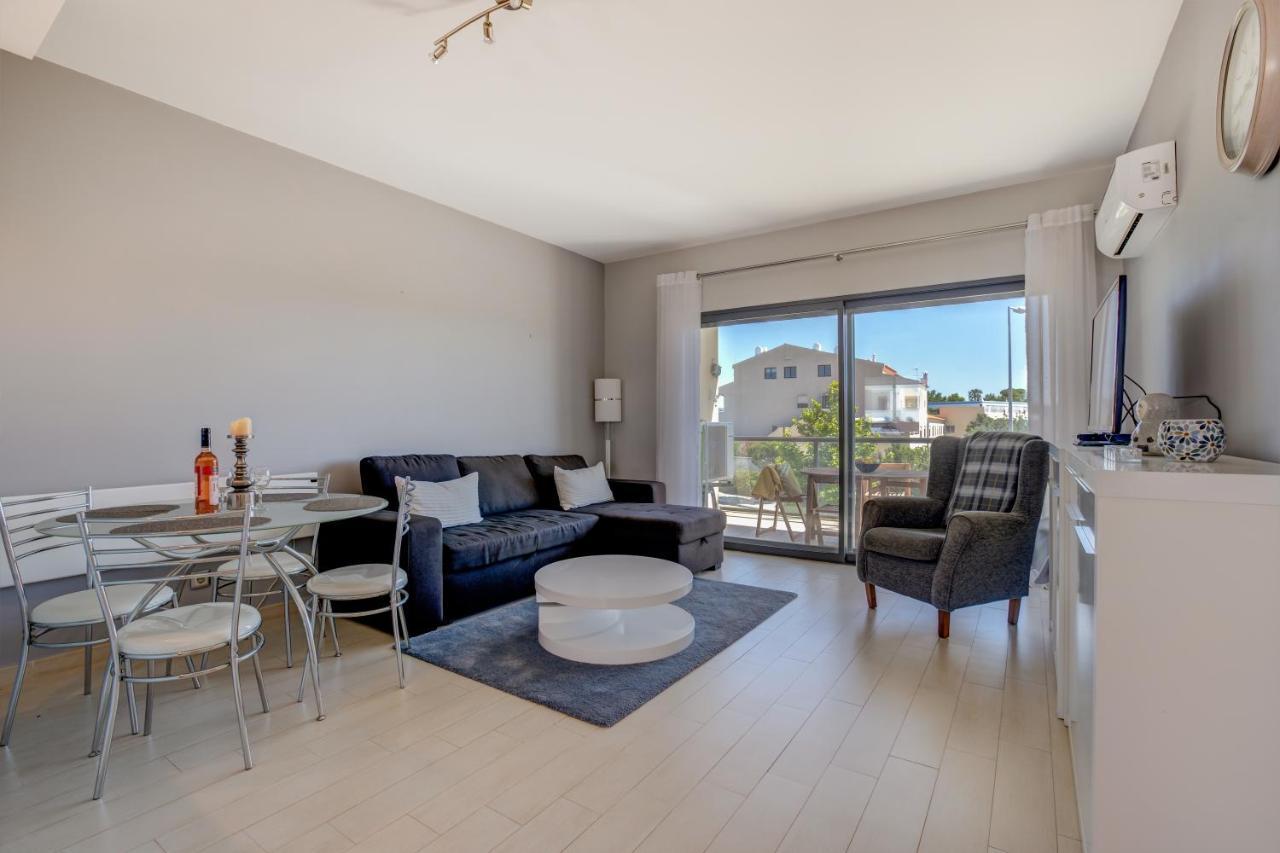 אלבור One Bedroom Apartment In Albur Village 2J מראה חיצוני תמונה