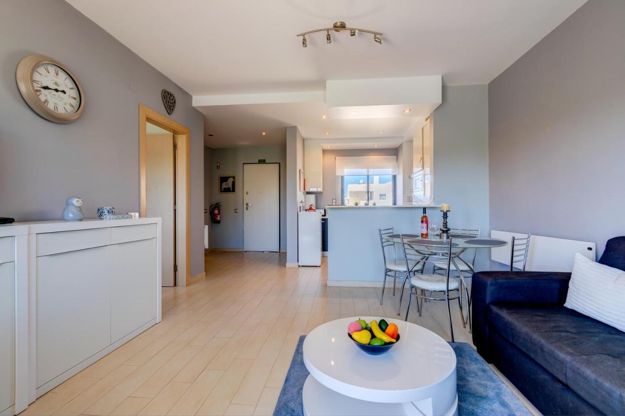 אלבור One Bedroom Apartment In Albur Village 2J מראה חיצוני תמונה