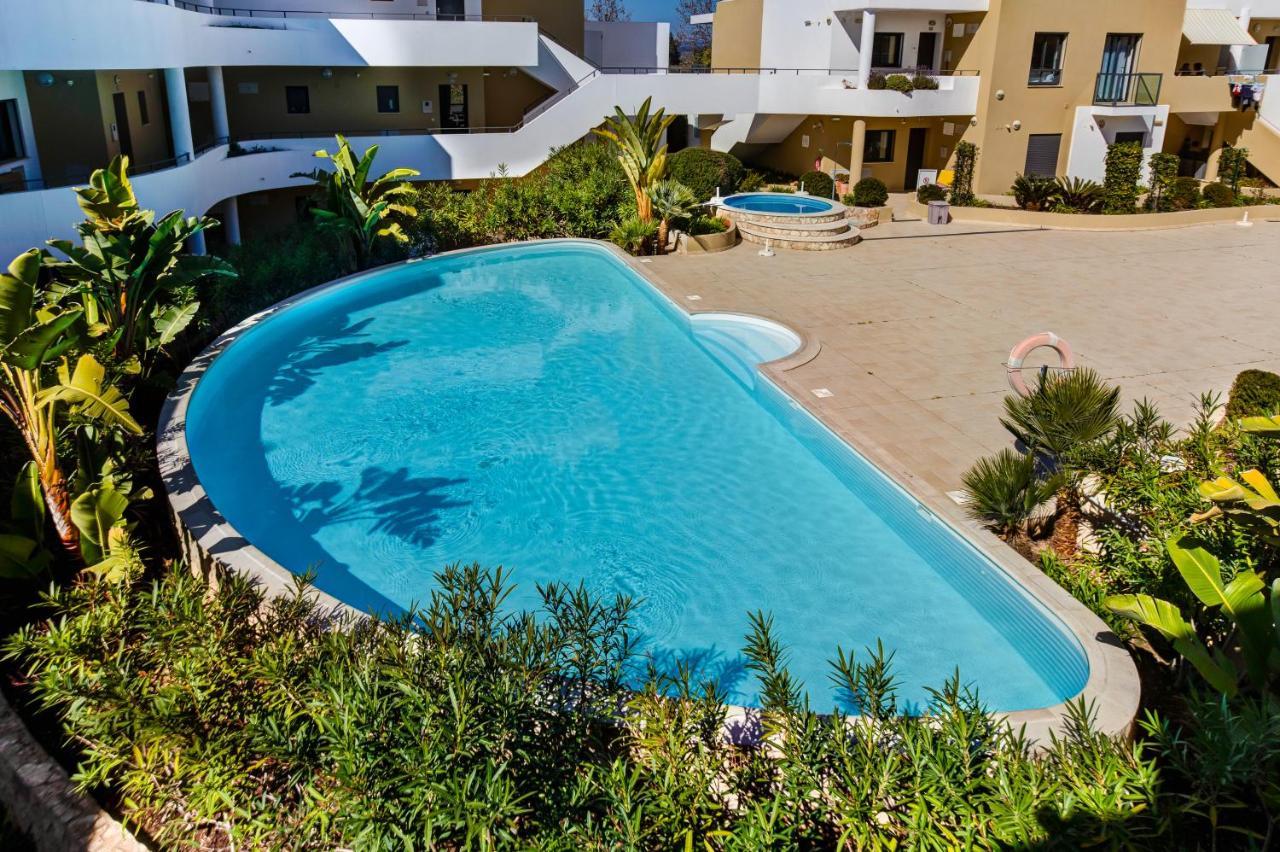 אלבור One Bedroom Apartment In Albur Village 2J מראה חיצוני תמונה